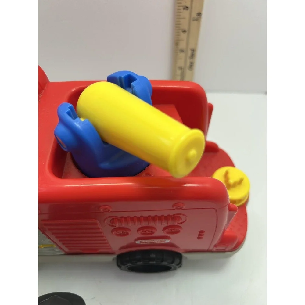 Fisher-Price Little People Red Fire Truck Toy Vehicle 2 Firefighters Lights Kids